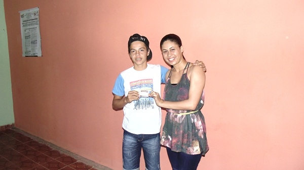 Em Santo Inácio lei da meia-entrada entra em vigor e alunos recebem sua primeira carteira  - Imagem 6