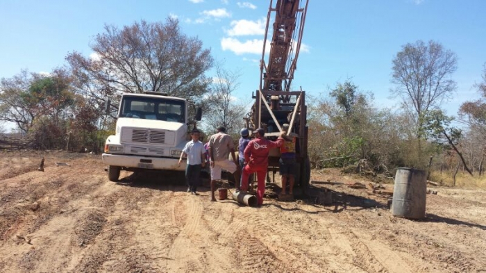 Povoado Estrelinha recebe poço artesiano da Prefeitura de Francisco Ayres. - Imagem 6