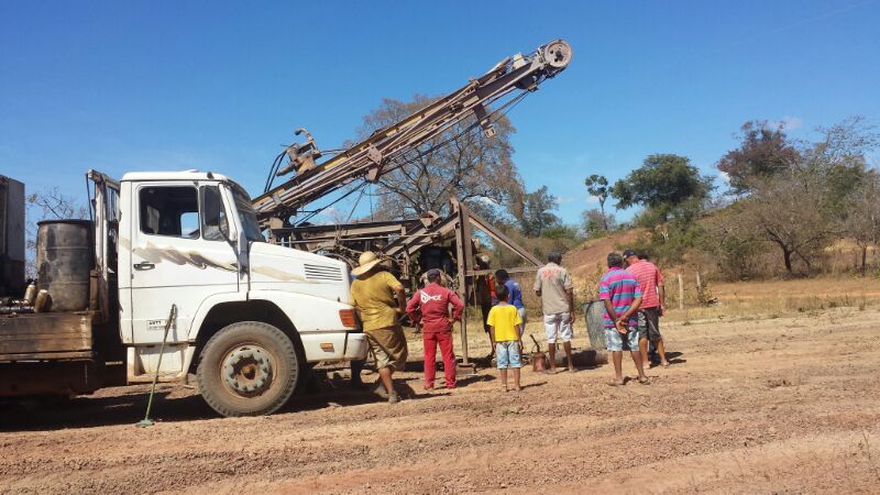 Povoado Estrelinha recebe poço artesiano da Prefeitura de Francisco Ayres.