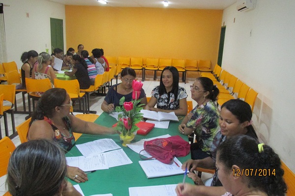 Professores da Educação Infantil fazem planejamento bimestral