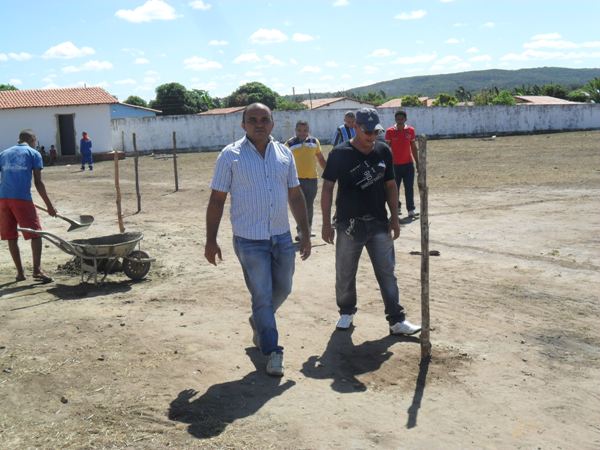 Prefeito e Secretario de Esporte Fazem Vistoria em Estádio 
