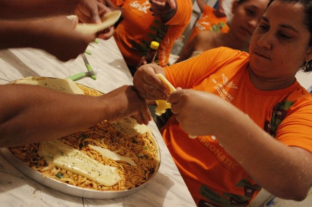 Prefeita Salete Rego visita  alunos do PRONATEC em Miguel Alves - Imagem 2