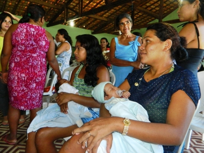 Prefeitura entrega enxovais a mães que deram a luz - Imagem 2