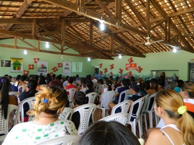 Prefeitura entrega enxovais a mães que deram a luz - Imagem 4