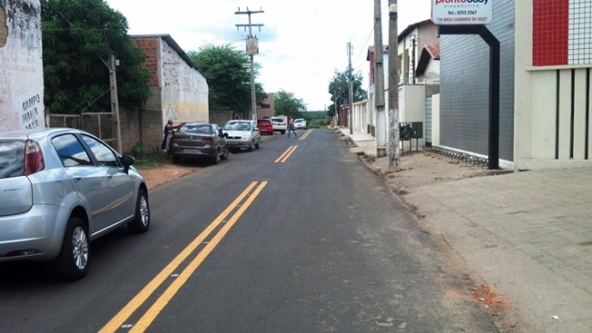 Prefeitura faz a sinalização horizontal e eletrônica de ruas asfaltadas - Imagem 3