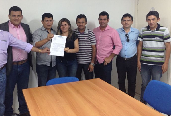 Prefeito de Cocal assina convênio para a implantação de mais de mil cisternas na zona rural - Imagem 2