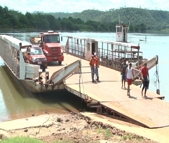 Bombeiros não encontraram o corpo do motorista e nem o caminhão que caiu no rio Parnaíba - Imagem 5