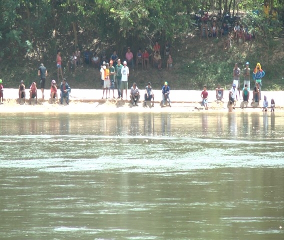 Bombeiros não encontraram o corpo do motorista e nem o caminhão que caiu no rio Parnaíba - Imagem 2
