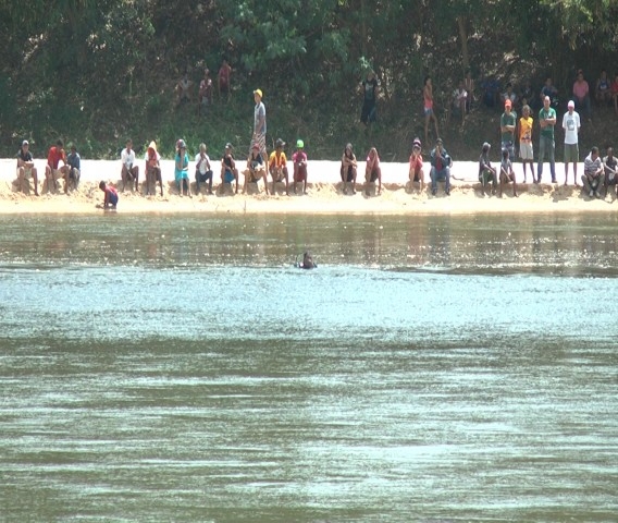 Bombeiros não encontraram o corpo do motorista e nem o caminhão que caiu no rio Parnaíba - Imagem 1