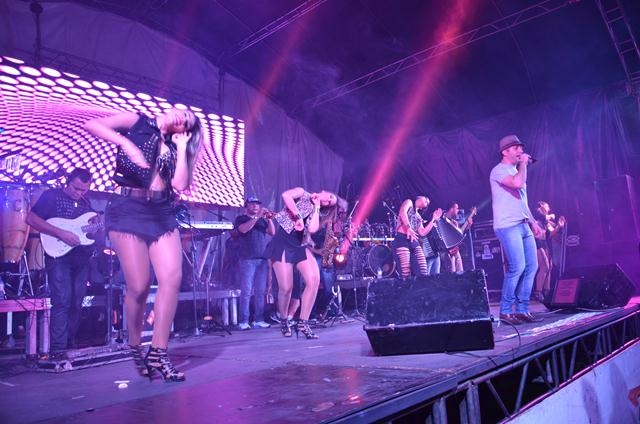 Banda Forró Sacode Colocou todo mundo Pra Dançar - Imagem 100