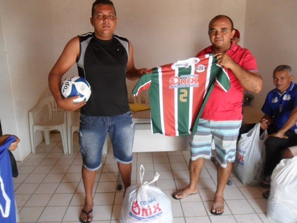 Equipes recebem material esportivo  - Imagem 8