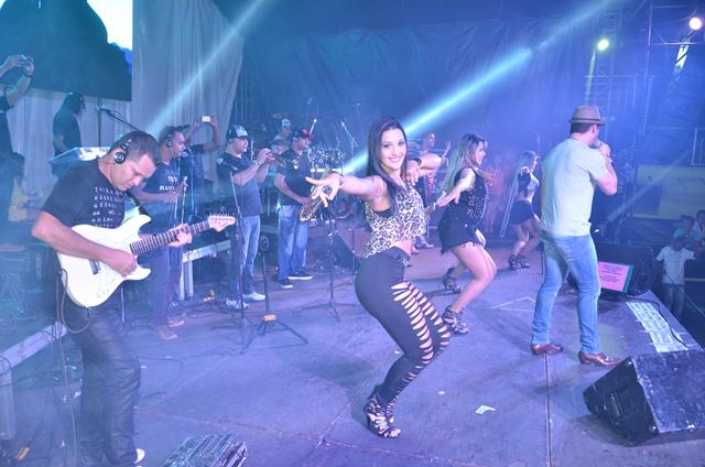 Banda Forró Sacode Colocou todo mundo Pra Dançar - Imagem 117