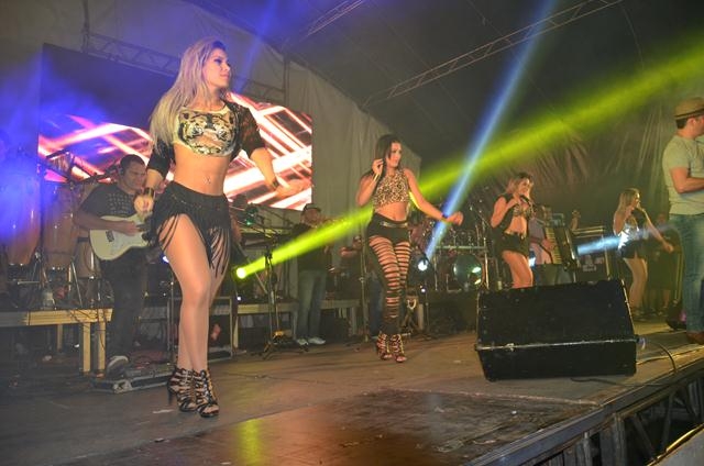 Banda Forró Sacode Colocou todo mundo Pra Dançar - Imagem 163