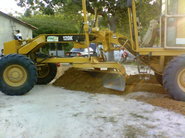 Prefeito recupera estrada da localidade São Jose dos Quirinos - Imagem 2