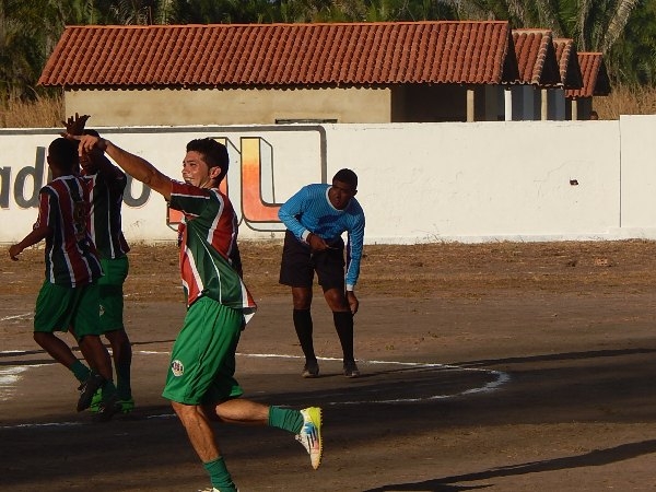 Fluminense sai na frente e garante 3 pontos na competição - Imagem 8