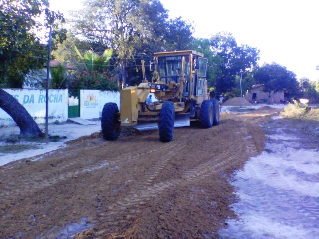 Prefeito recupera estrada da localidade São Jose dos Quirinos - Imagem 5