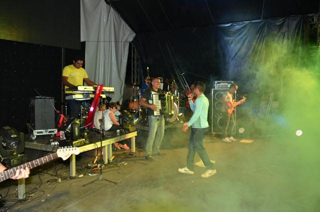 Banda Forró Sacode Colocou todo mundo Pra Dançar - Imagem 43