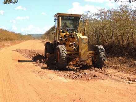 Estrada que liga cidade a comunidade Aroeira está sendo recuperada
