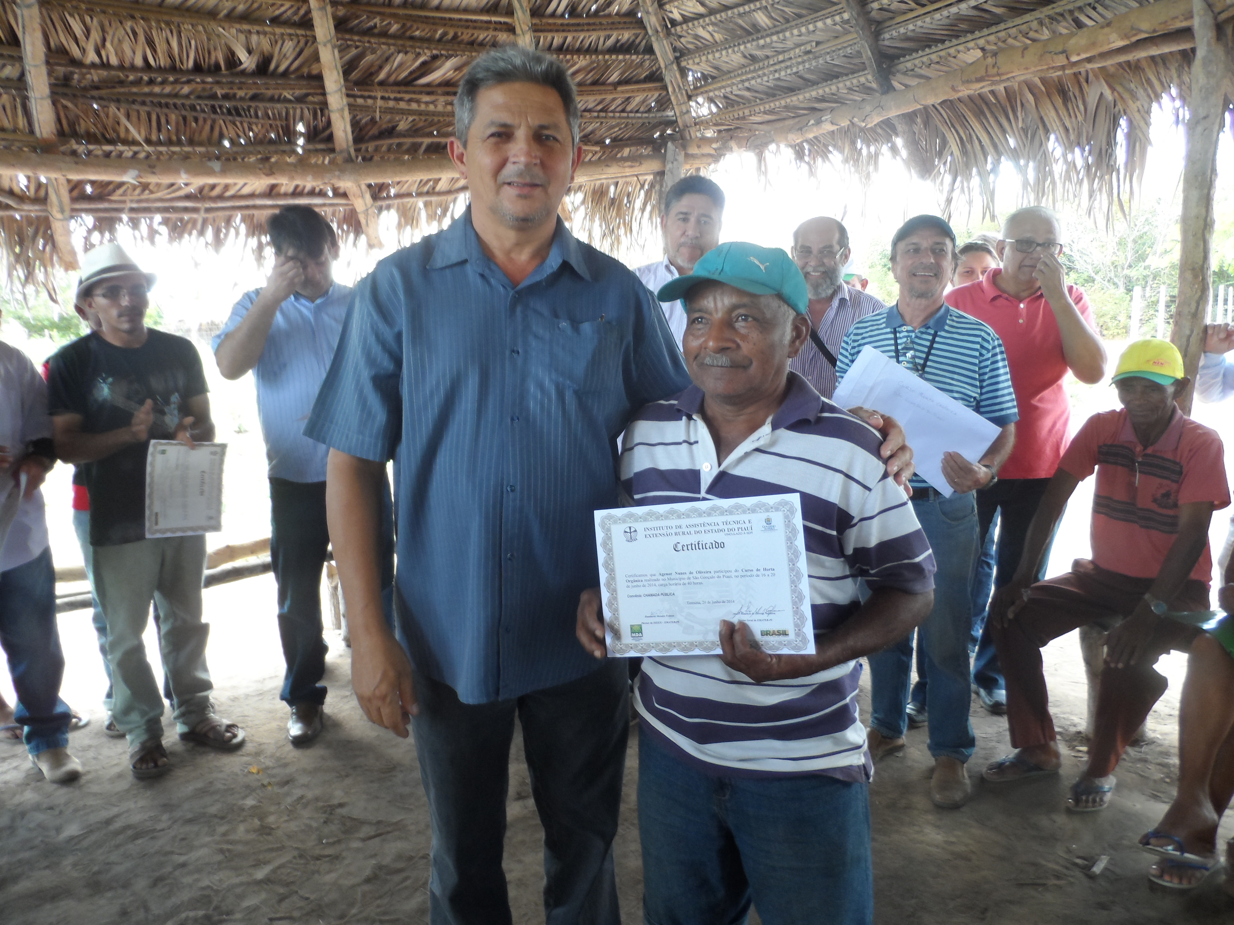 A prefeitura municipal de São Gonçalo do Piauí, em convênio com a EMATER-PI, realiza entrega de certificados de conclusão de curso de HORTA ORGÂNICA