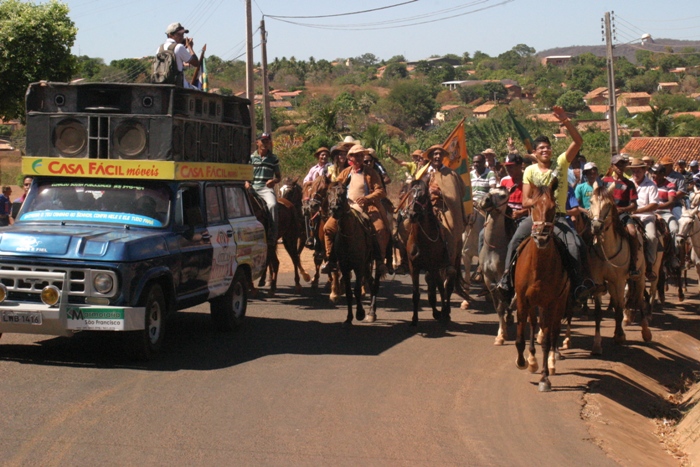 Cavalgada dos Vaqueiros marca último dia da Vaquejada de Santa Rosa do Piauí