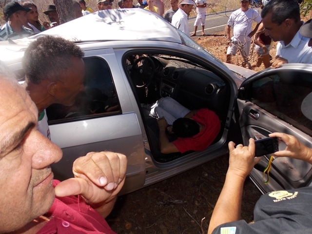 Motorista sai da pista bate em árvore e morre na PI-119  - Imagem 22