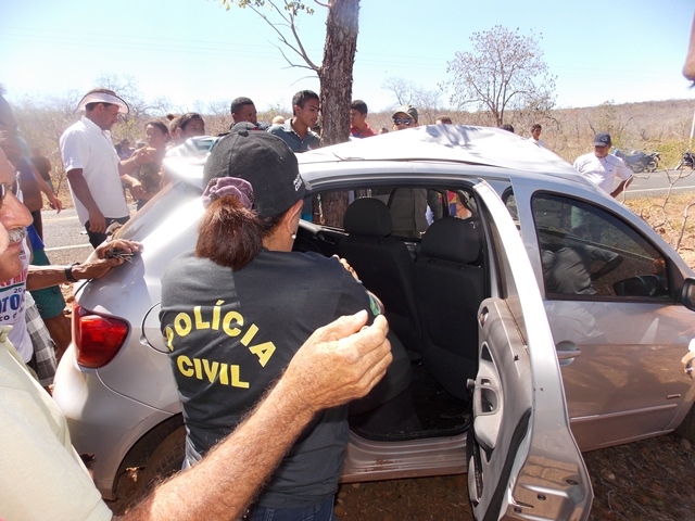 Motorista sai da pista bate em árvore e morre na PI-119  - Imagem 23