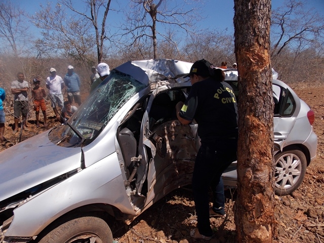 Motorista sai da pista bate em árvore e morre na PI-119  - Imagem 24