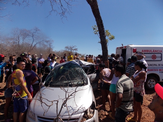 Motorista sai da pista bate em árvore e morre na PI-119  - Imagem 7