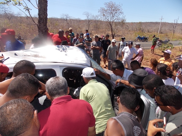 Motorista sai da pista bate em árvore e morre na PI-119  - Imagem 18