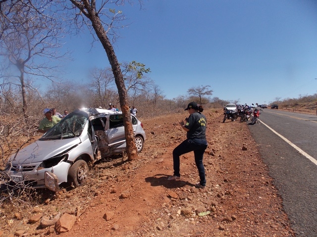 Motorista sai da pista bate em árvore e morre na PI-119  - Imagem 25