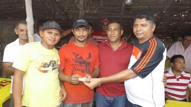 Prefeito Zé Henrique Inaugura dois abastecimento d’água e  quadra de areia poliesportiva no povoado Pereiros  - Imagem 24