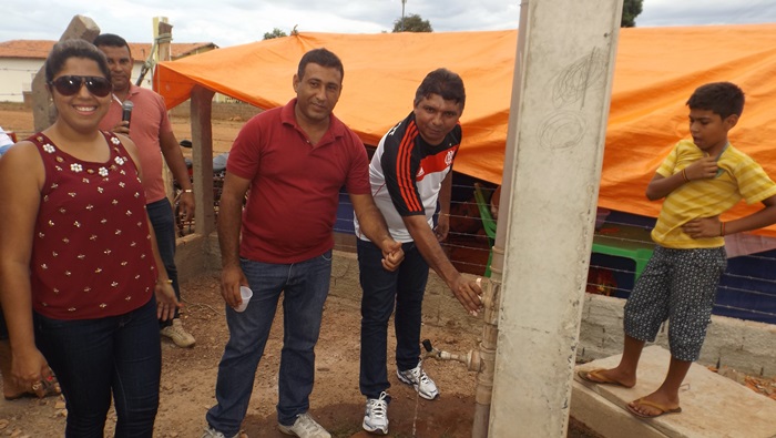 Prefeito Zé Henrique Inaugura dois abastecimento d’água e  quadra de areia poliesportiva no povoado Pereiros 