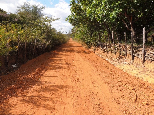 Prefeitura promove melhoria na estrada da Barroca - Imagem 1