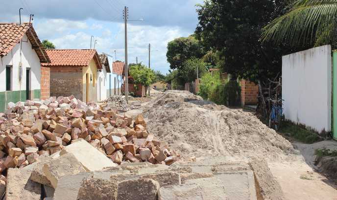 Prefeitura investe forte no calçamento e melhoramentos ruas em São João do Arraial