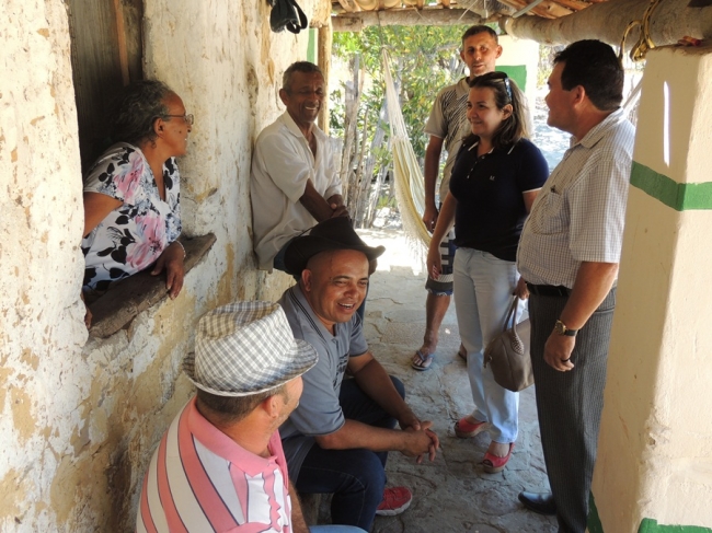 Prefeita Neuma Café visita comunidade a convite dos moradores - Imagem 3