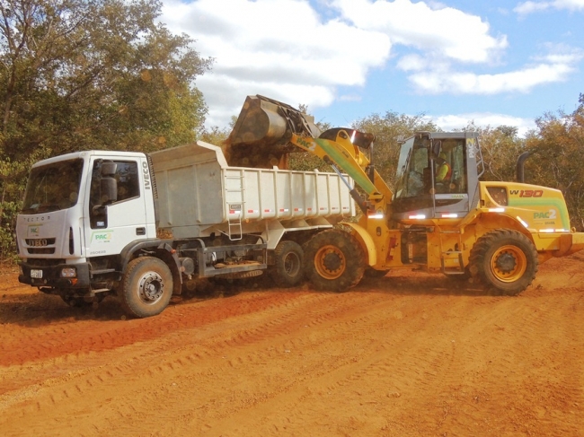 Prefeitura promove melhoria na estrada da Barroca - Imagem 14