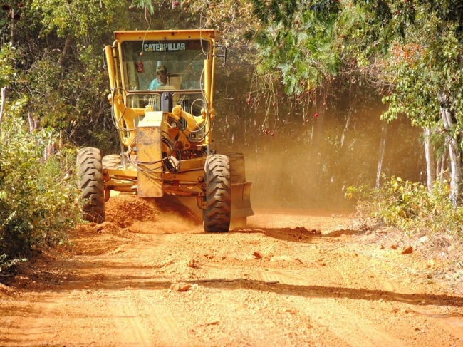 Prefeitura promove melhoria na estrada da Barroca - Imagem 18