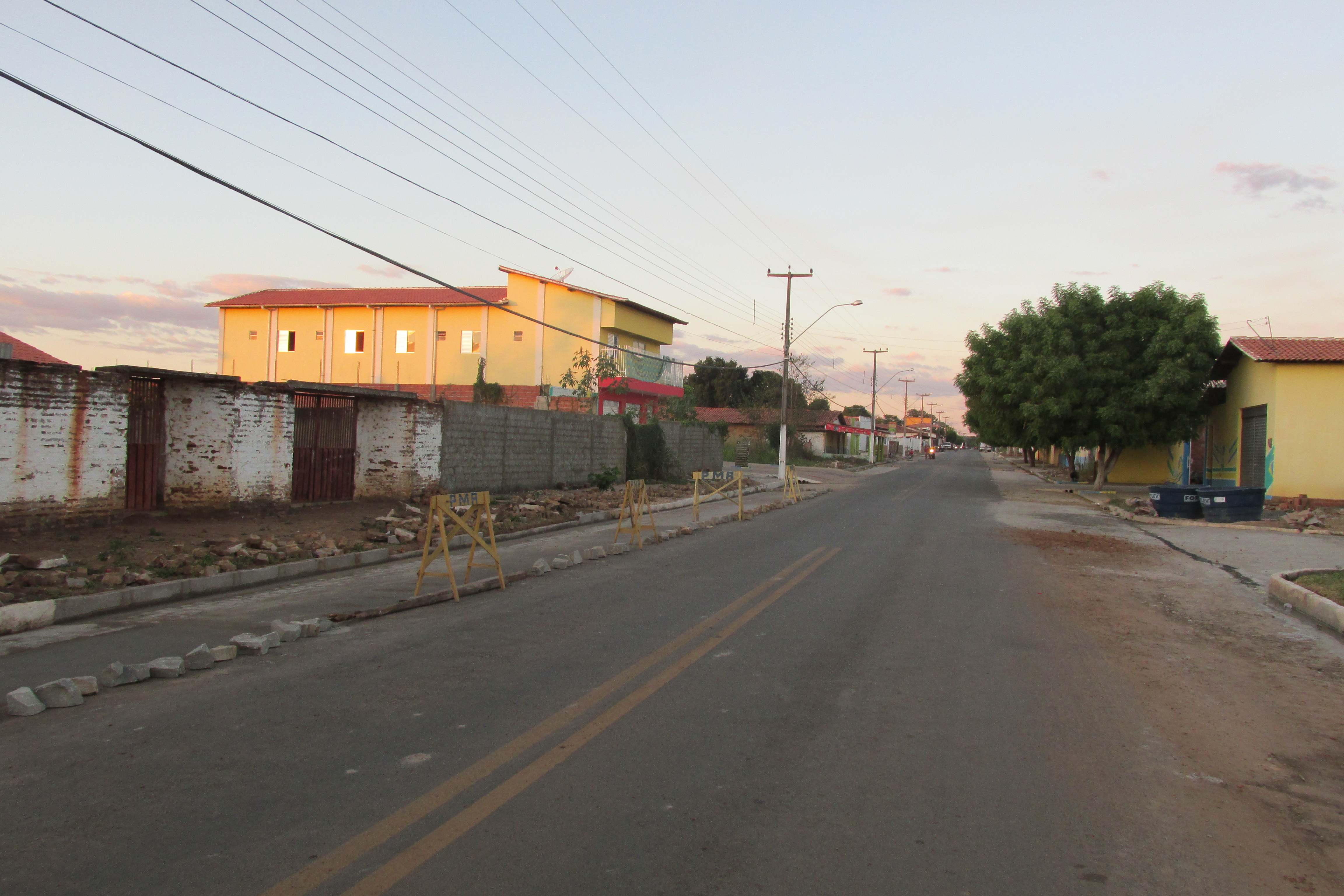 Meio Fio e Calçada para Passeio estão sendo construida em Agricolândia