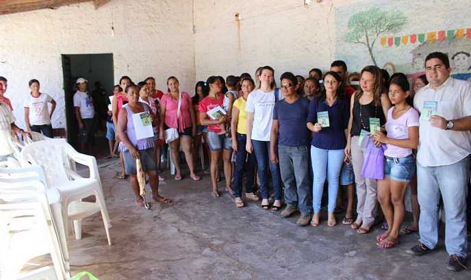 Secretaria de Assistência Social faz entrega benefícios do Programa Bolsa Família em São João do Arraial