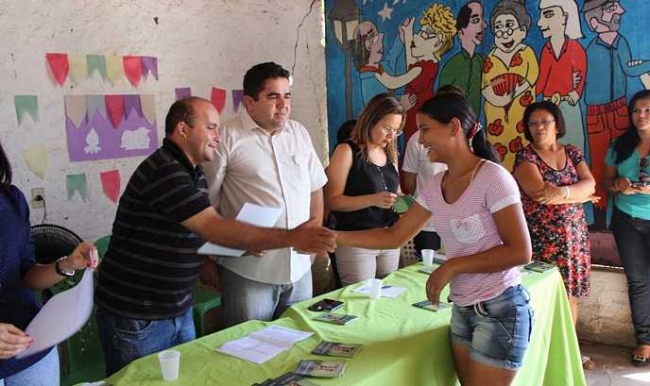 Secretaria de Assistência Social faz entrega benefícios do Programa Bolsa Família em São João do Arraial - Imagem 5
