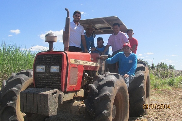 Prefeito Manin Geronço prestigia a preparação da primeira Ensilagem do município de Porto - Imagem 8