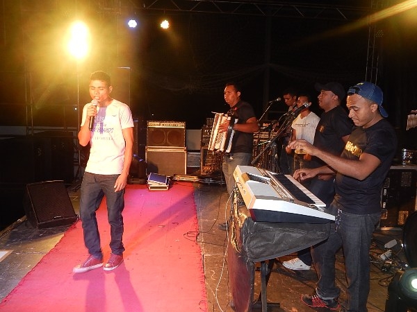 Uma multidão comparece ao show da Banda Amor Real e Forró na Cuia - Imagem 1