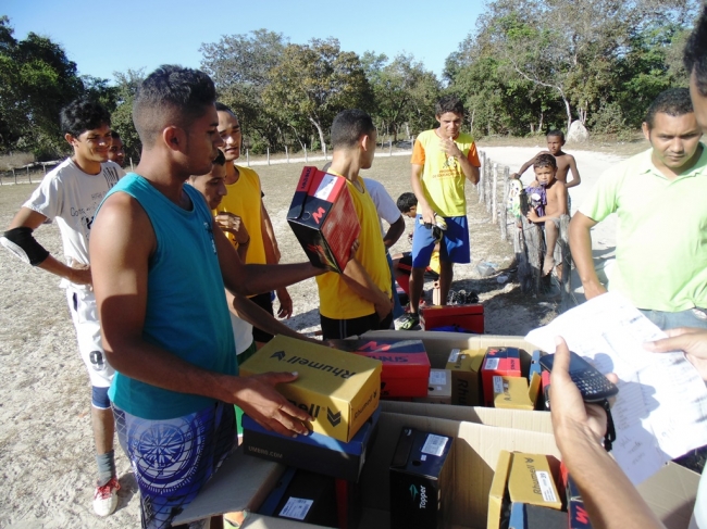 Prefeito Zé Resende entrega material esportivo a Seleção de Boa Hora que enfrentará hoje a seleção de Sigefredo Pacheco - Imagem 8