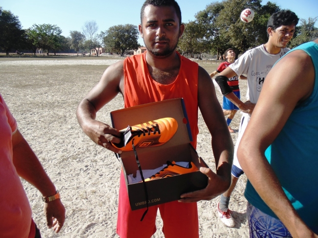 Prefeito Zé Resende entrega material esportivo a Seleção de Boa Hora que enfrentará hoje a seleção de Sigefredo Pacheco - Imagem 9