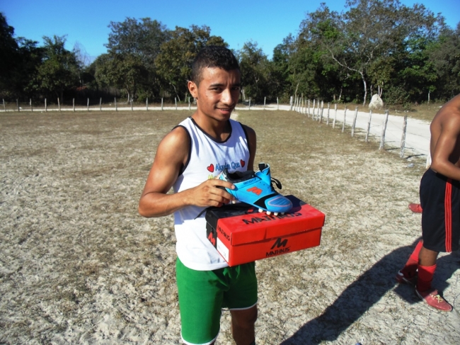Prefeito Zé Resende entrega material esportivo a Seleção de Boa Hora que enfrentará hoje a seleção de Sigefredo Pacheco - Imagem 5