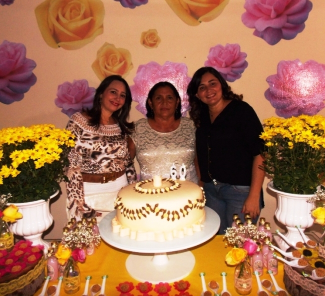 Fátima Batista reuniu familiares e amigos para comemorar seus 60 anos - Imagem 2