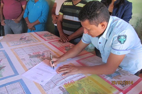 Prefeito Manin Geronço assina ordem de serviço da reconstrução da estrada da Comunidade Vila Boa Hora