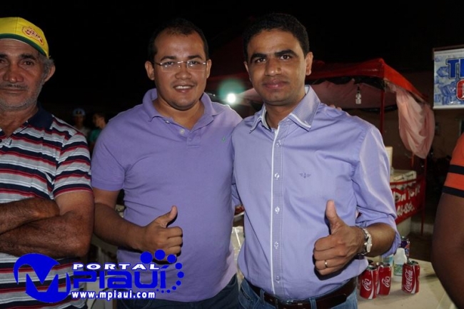 Cavalgada e festa em praça encerra o festejo de Passagem Franca Piauí  - Imagem 2