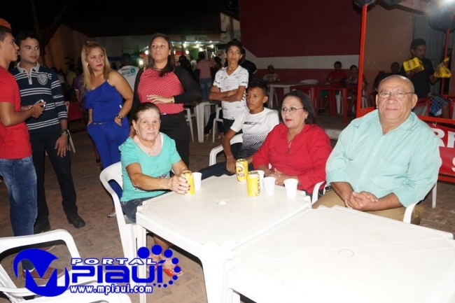 Cavalgada e festa em praça encerra o festejo de Passagem Franca Piauí  - Imagem 3