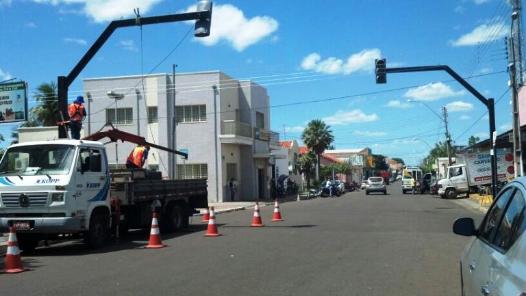 Instalação de novos semáforos é concluída pela Secretaria de Trânsito